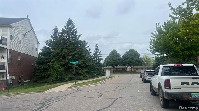 14303 Vauxhall Drive 120, Sterling Heights, MI 48313
