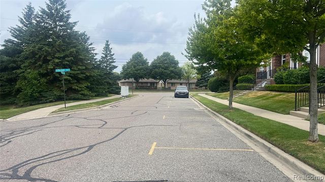14303 Vauxhall Drive 120, Sterling Heights, MI 48313