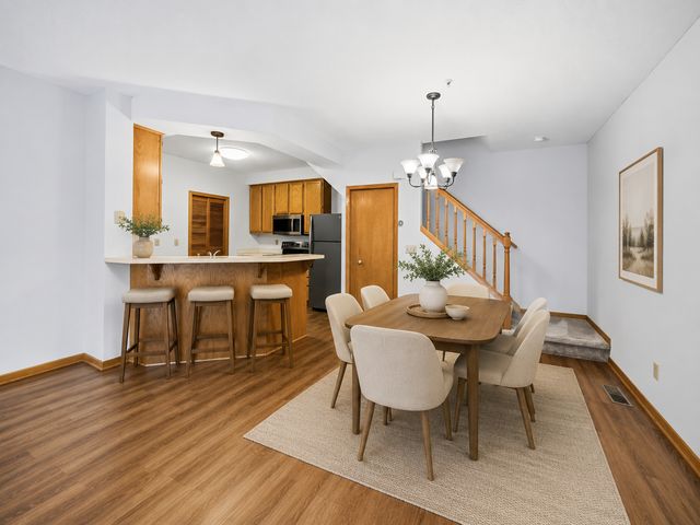 2280 Ranchview Lane N 27, Plymouth, MN 55447