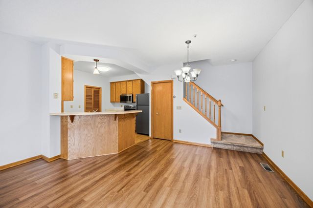 2280 Ranchview Lane N 27, Plymouth, MN 55447