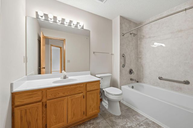 2280 Ranchview Lane N 27, Plymouth, MN 55447