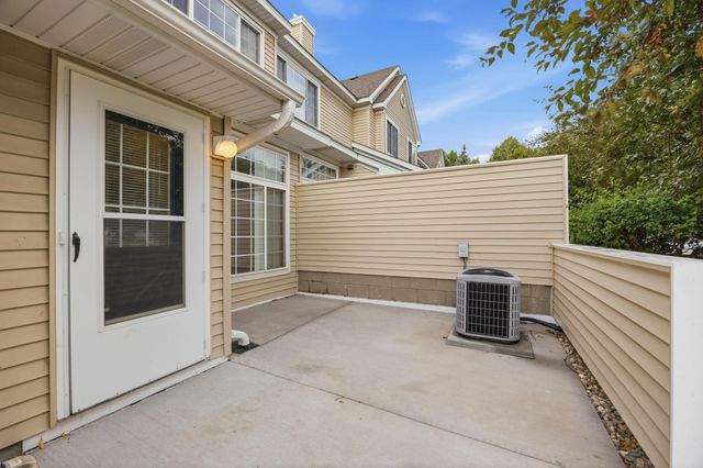 2280 Ranchview Lane N 27, Plymouth, MN 55447