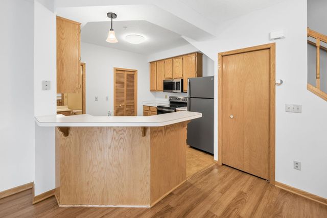 2280 Ranchview Lane N 27, Plymouth, MN 55447