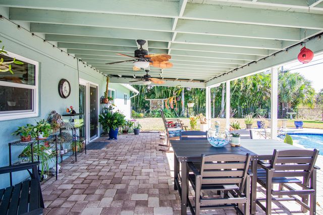 9464 SE Saturn Street, Hobe Sound, FL 33455