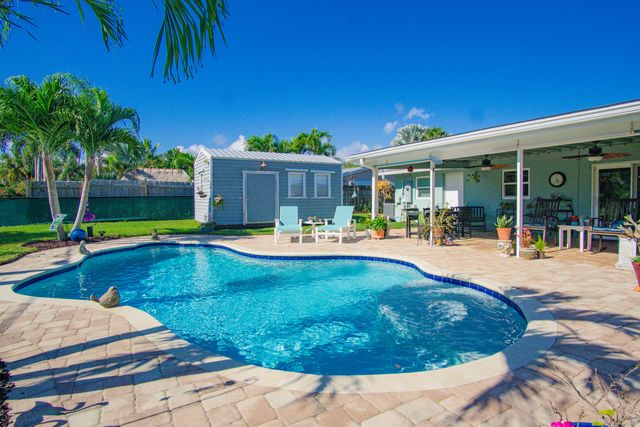 9464 SE Saturn Street, Hobe Sound, FL 33455