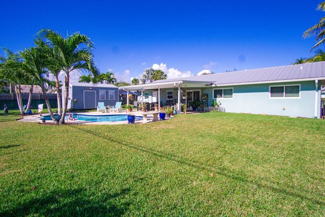 9464 SE Saturn Street, Hobe Sound, FL 33455