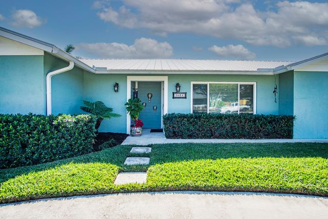 9464 SE Saturn Street, Hobe Sound, FL 33455