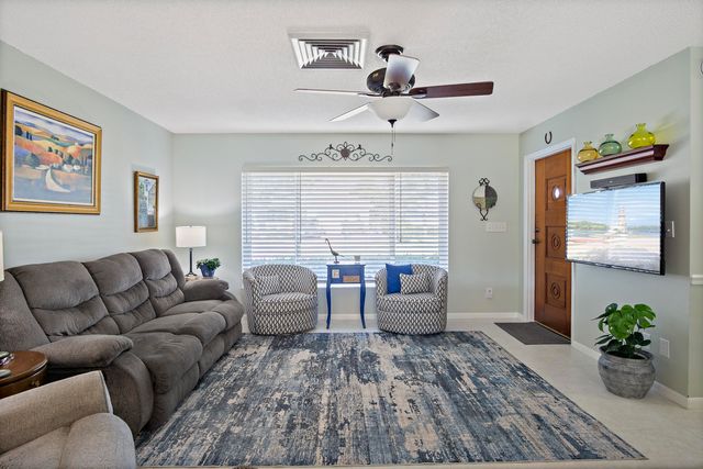 9464 SE Saturn Street, Hobe Sound, FL 33455