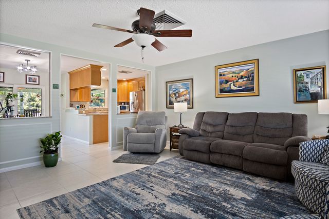 9464 SE Saturn Street, Hobe Sound, FL 33455