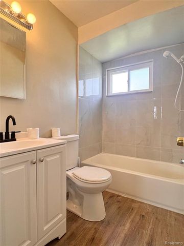 26371 Compson Street, Roseville, MI 48066