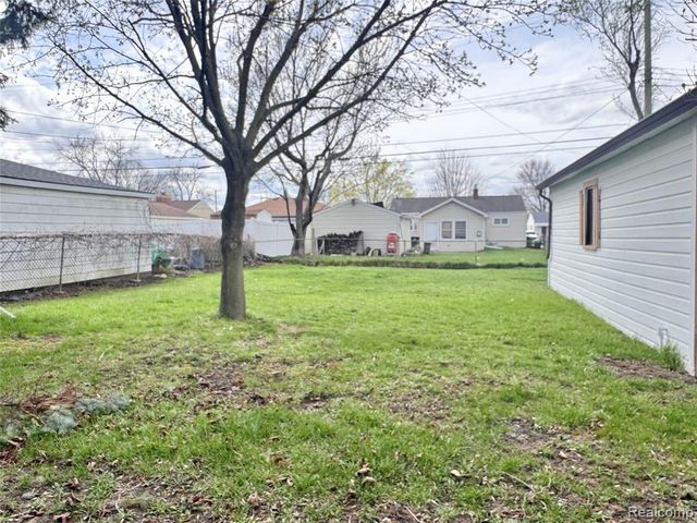 26371 Compson Street, Roseville, MI 48066