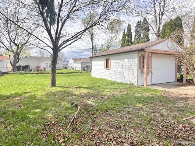 26371 Compson Street, Roseville, MI 48066
