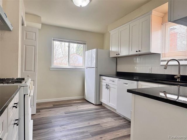 26371 Compson Street, Roseville, MI 48066