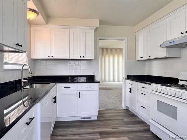 26371 Compson Street, Roseville, MI 48066