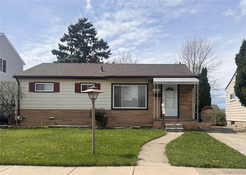 26371 Compson Street, Roseville, MI 48066