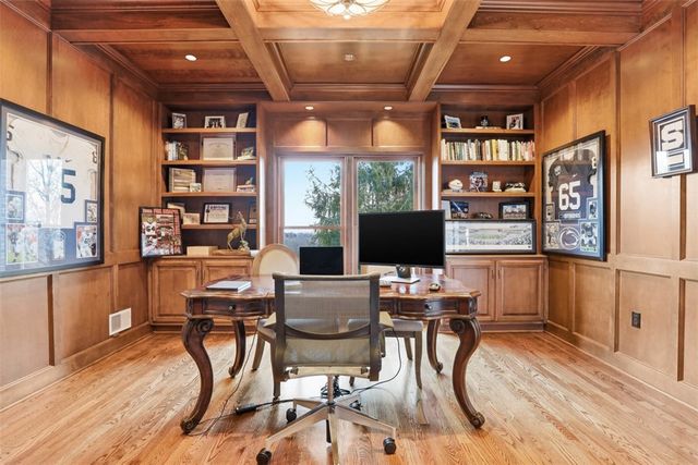 1070 Saint Mellion Dr, Collier Twp, PA 15142