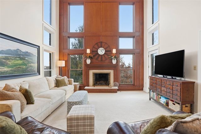 1070 Saint Mellion Dr, Collier Twp, PA 15142