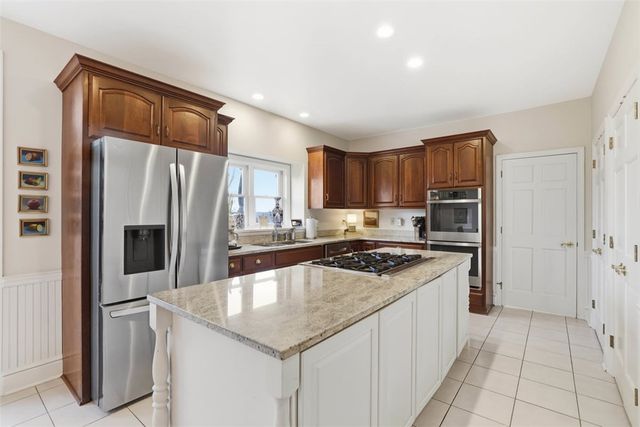 1070 Saint Mellion Dr, Collier Twp, PA 15142