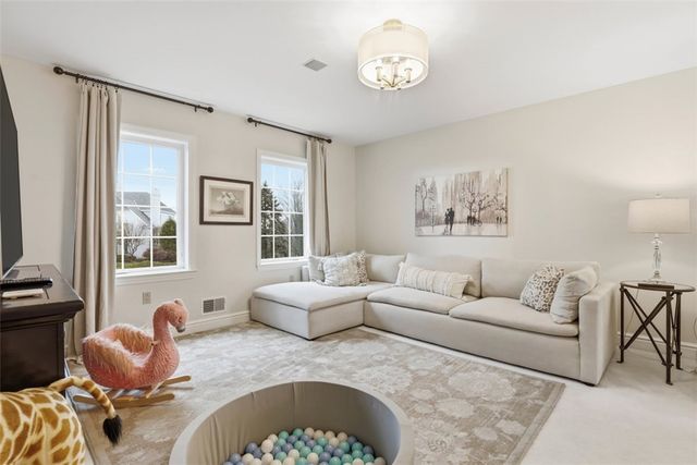 1070 Saint Mellion Dr, Collier Twp, PA 15142