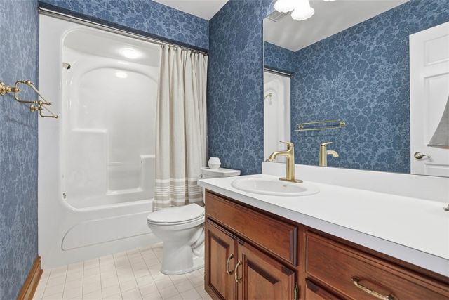 1070 Saint Mellion Dr, Collier Twp, PA 15142