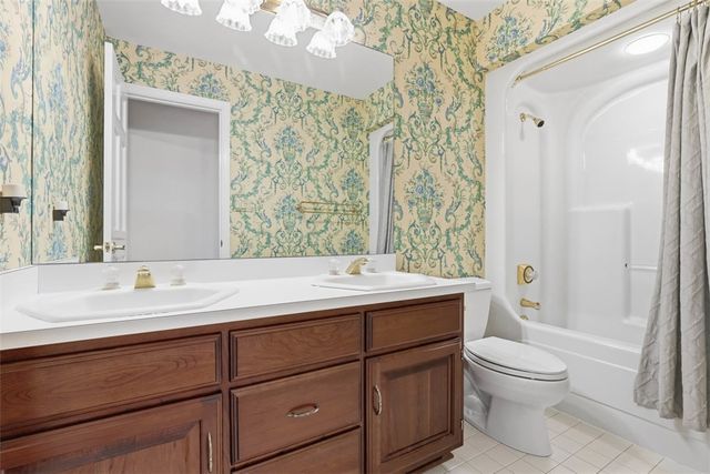 1070 Saint Mellion Dr, Collier Twp, PA 15142