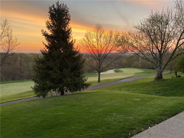 1070 Saint Mellion Dr, Collier Twp, PA 15142