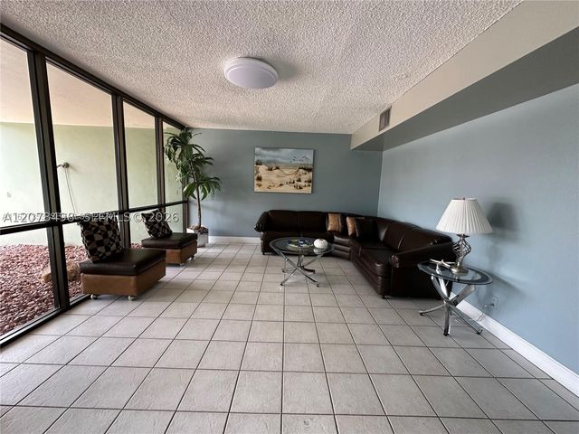 2741 Taft St 212, Hollywood, FL 33020