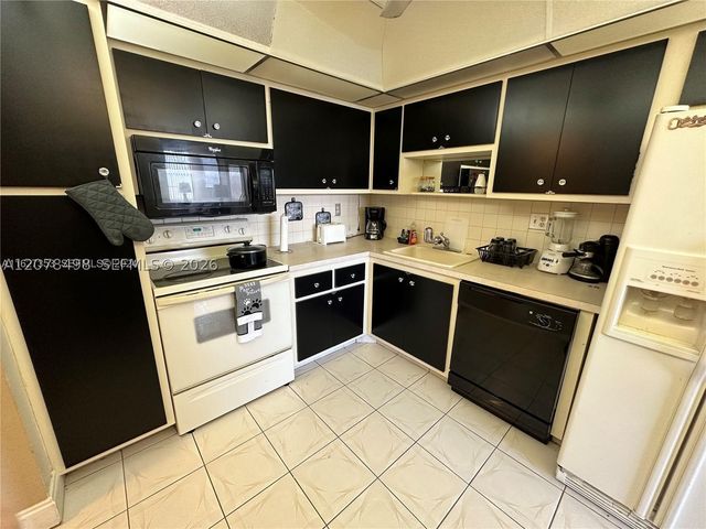 2741 Taft St 212, Hollywood, FL 33020