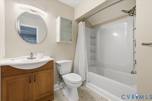 2731 Mistwood Forest Dr, Chester, VA 23831