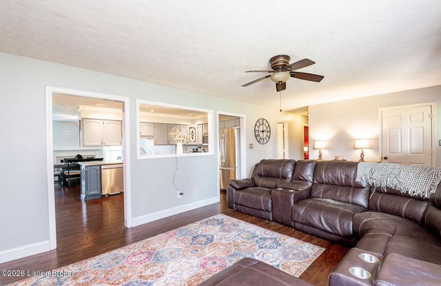 3604 Burkland Blvd, Shepherdsville, KY 40165