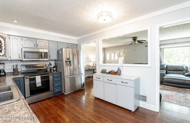 3604 Burkland Blvd, Shepherdsville, KY 40165