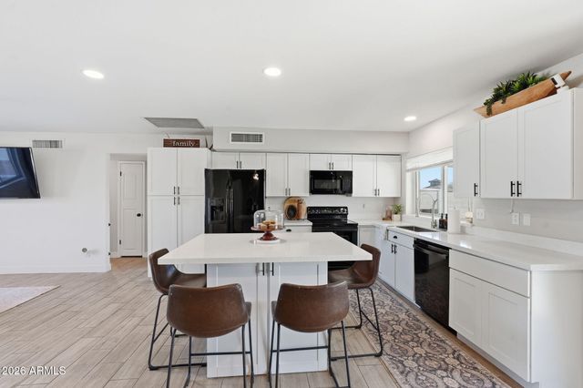 2109 W ORAIBI Drive, Phoenix, AZ 85027