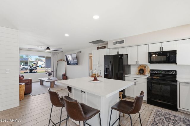 2109 W ORAIBI Drive, Phoenix, AZ 85027