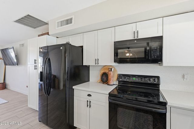 2109 W ORAIBI Drive, Phoenix, AZ 85027