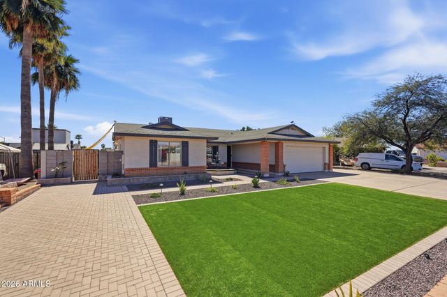 2109 W ORAIBI Drive, Phoenix, AZ 85027