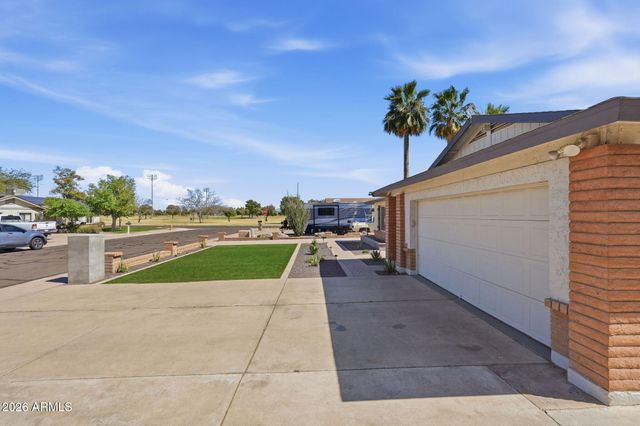2109 W ORAIBI Drive, Phoenix, AZ 85027