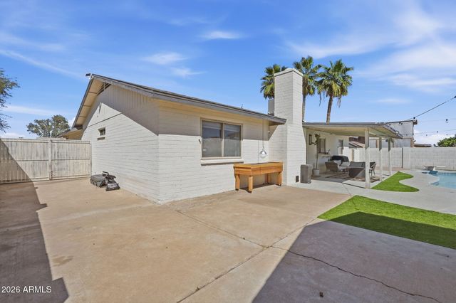 2109 W ORAIBI Drive, Phoenix, AZ 85027