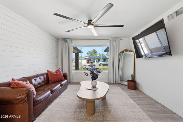 2109 W ORAIBI Drive, Phoenix, AZ 85027