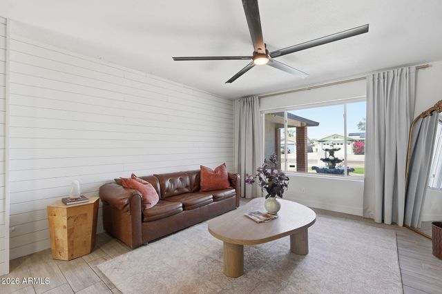 2109 W ORAIBI Drive, Phoenix, AZ 85027