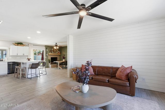 2109 W ORAIBI Drive, Phoenix, AZ 85027