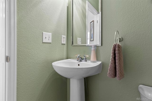 2760 W Greens Court, Littleton, CO 80123