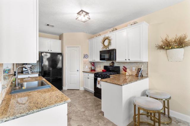 4610 Legends Bay Drive, Baytown, TX 77523