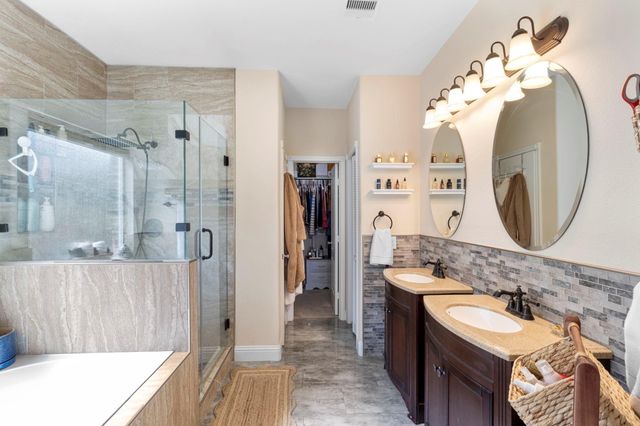 4610 Legends Bay Drive, Baytown, TX 77523