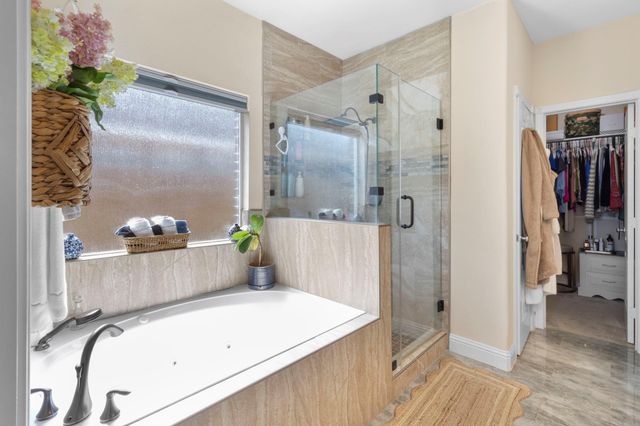 4610 Legends Bay Drive, Baytown, TX 77523