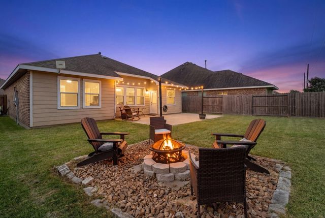 4610 Legends Bay Drive, Baytown, TX 77523