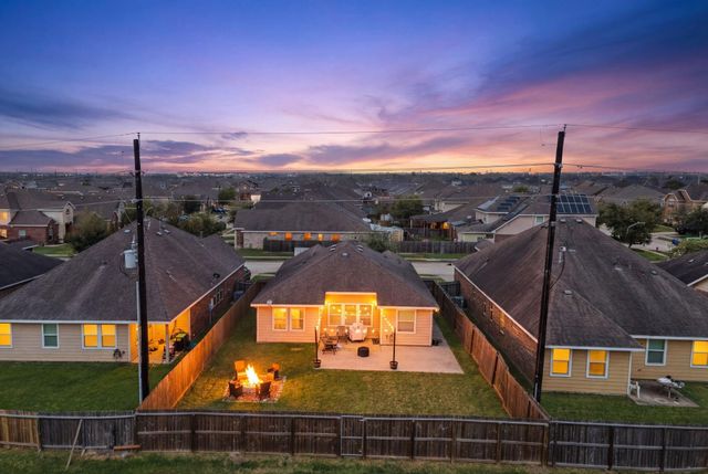 4610 Legends Bay Drive, Baytown, TX 77523