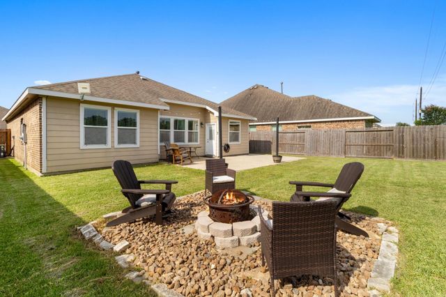 4610 Legends Bay Drive, Baytown, TX 77523