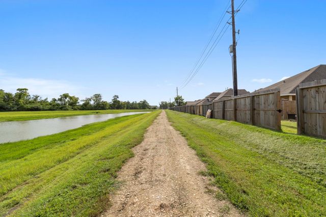 4610 Legends Bay Drive, Baytown, TX 77523