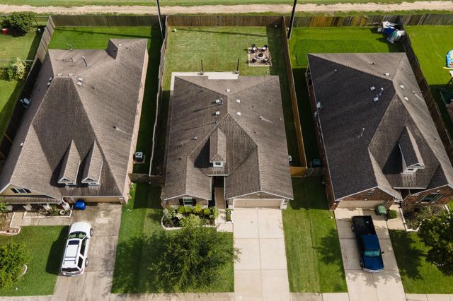 4610 Legends Bay Drive, Baytown, TX 77523