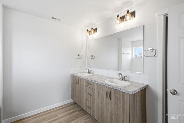 3516 E Jamestown Dr, Nampa, ID 83686